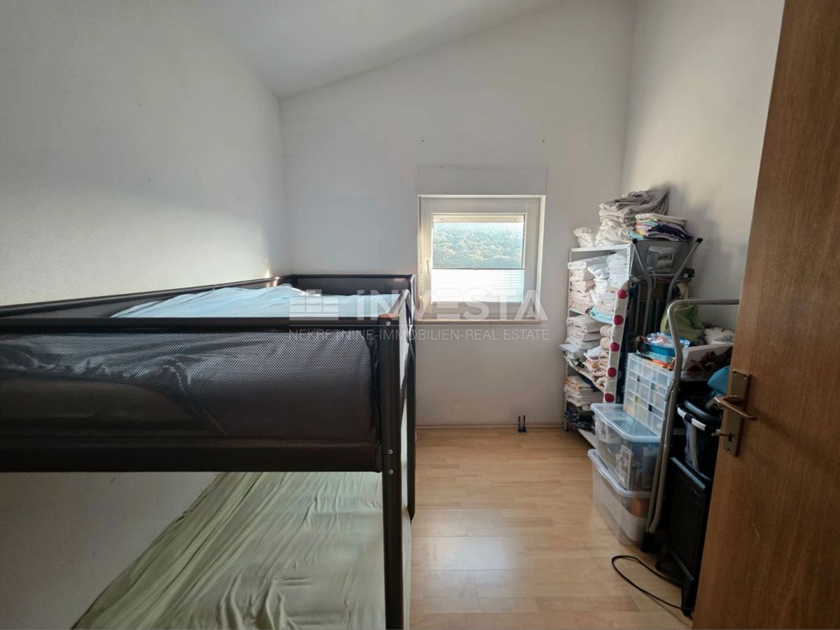 Pola appartamento familiare in ottima posizione con tre camere da letto terrazza e parcheggio