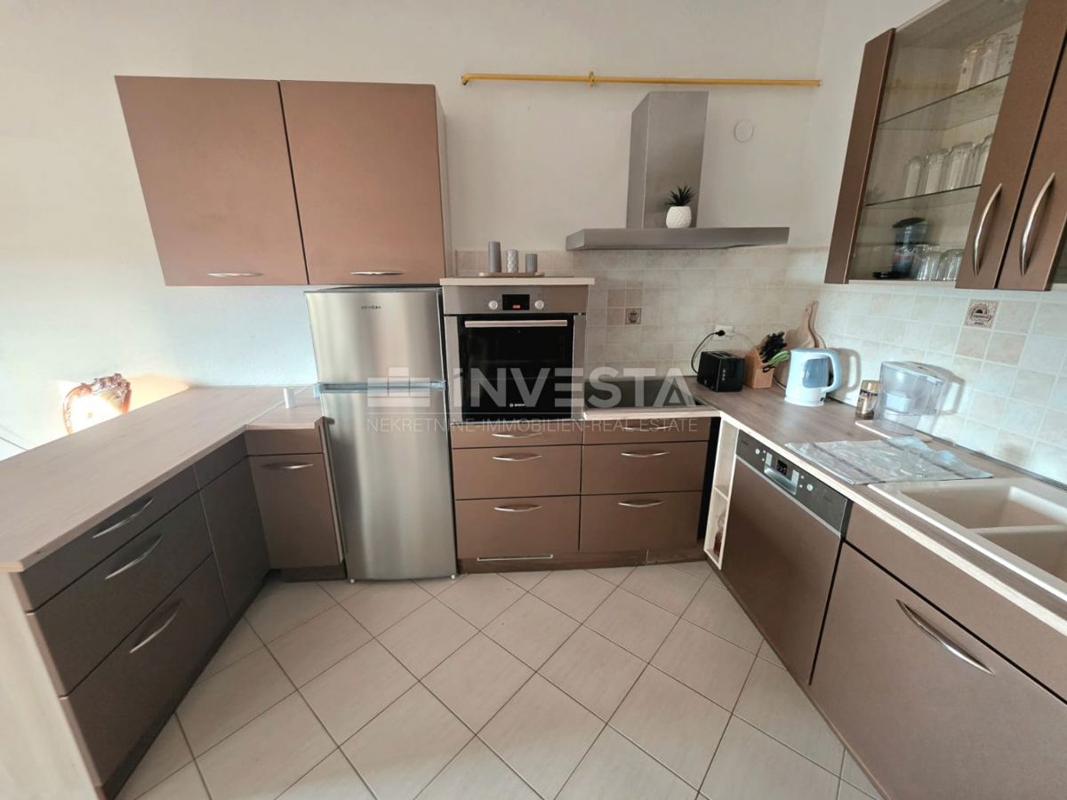 Pola appartamento familiare in ottima posizione con tre camere da letto terrazza e parcheggio