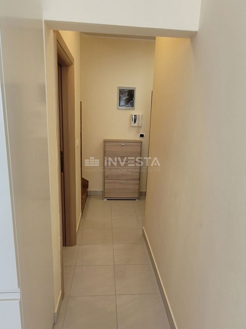 Ampio appartamento con 3 camere da letto, 2 terrazze e vista mare