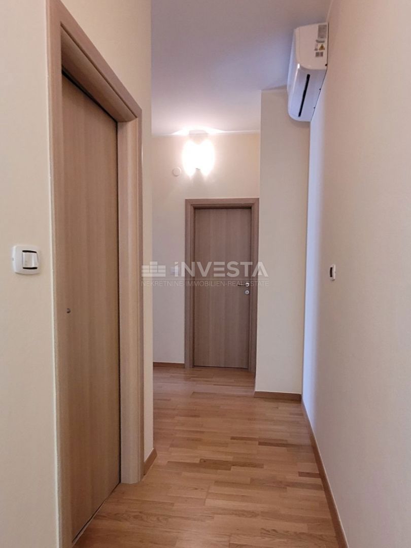 Ampio appartamento con 3 camere da letto, 2 terrazze e vista mare