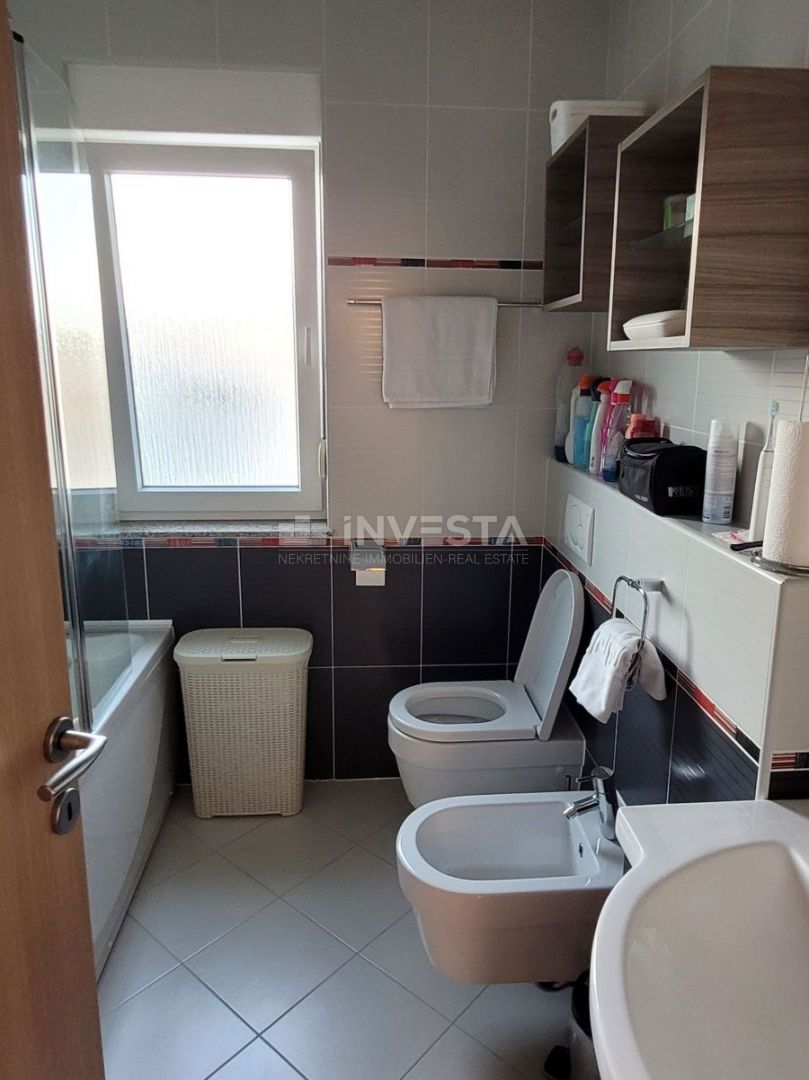 Ampio appartamento con 3 camere da letto, 2 terrazze e vista mare