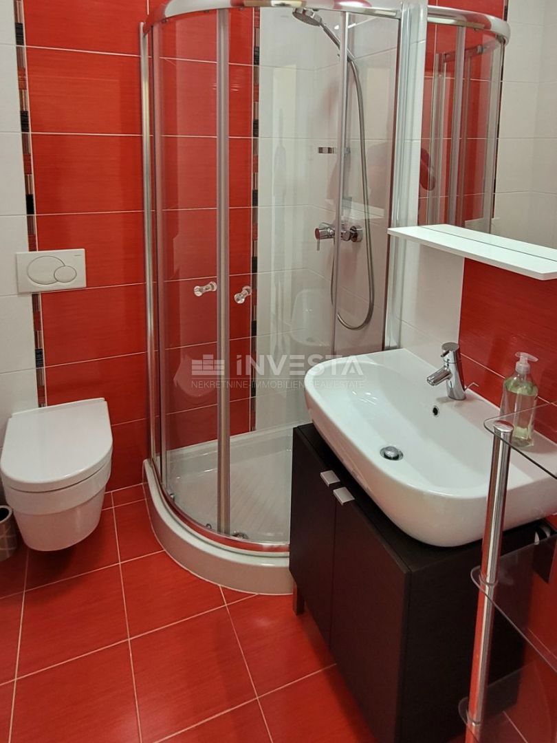 Ampio appartamento con 3 camere da letto, 2 terrazze e vista mare