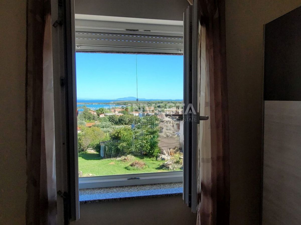 Ampio appartamento con 3 camere da letto, 2 terrazze e vista mare