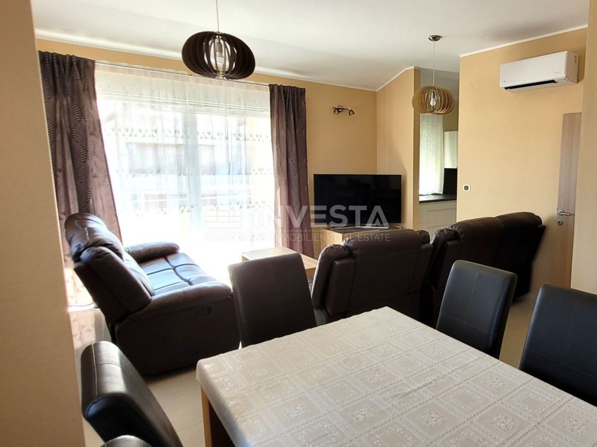 Ampio appartamento con 3 camere da letto, 2 terrazze e vista mare