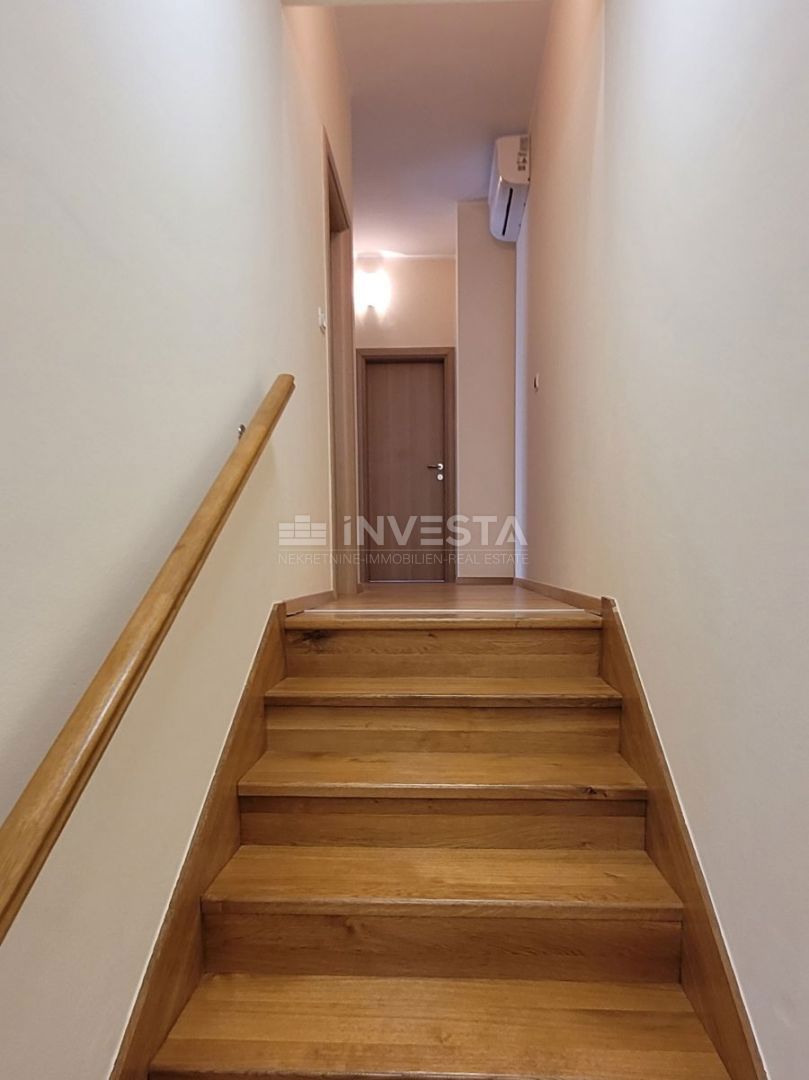 Ampio appartamento con 3 camere da letto, 2 terrazze e vista mare