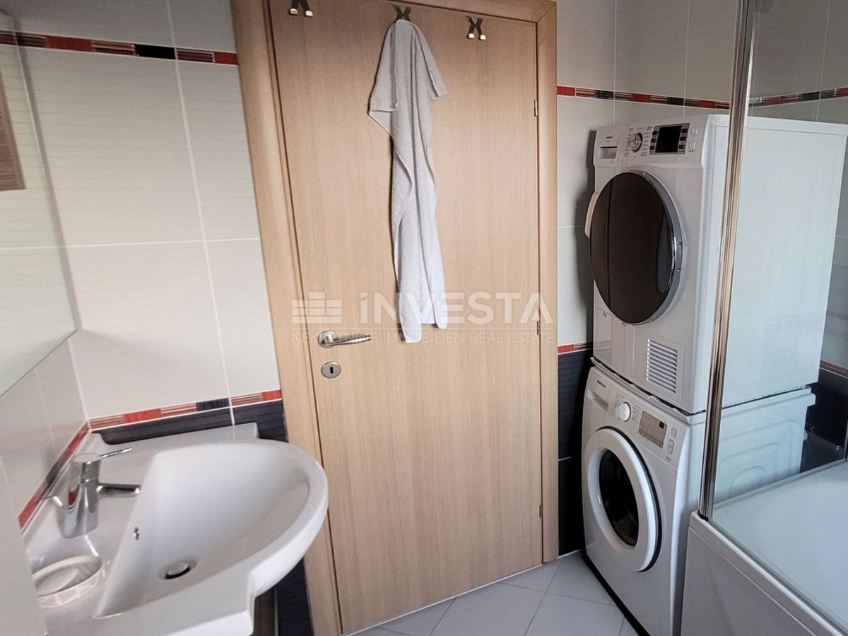 Ampio appartamento con 3 camere da letto, 2 terrazze e vista mare