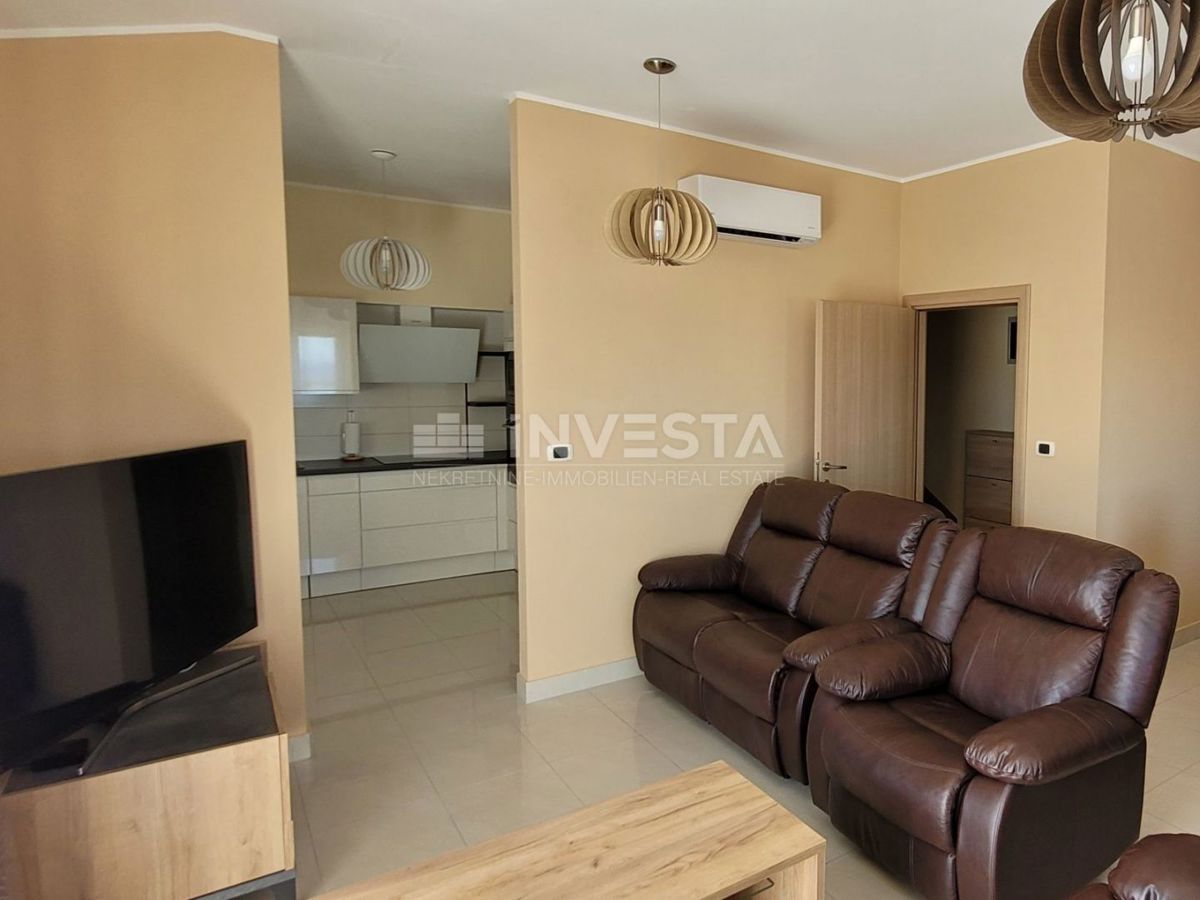 Ampio appartamento con 3 camere da letto, 2 terrazze e vista mare