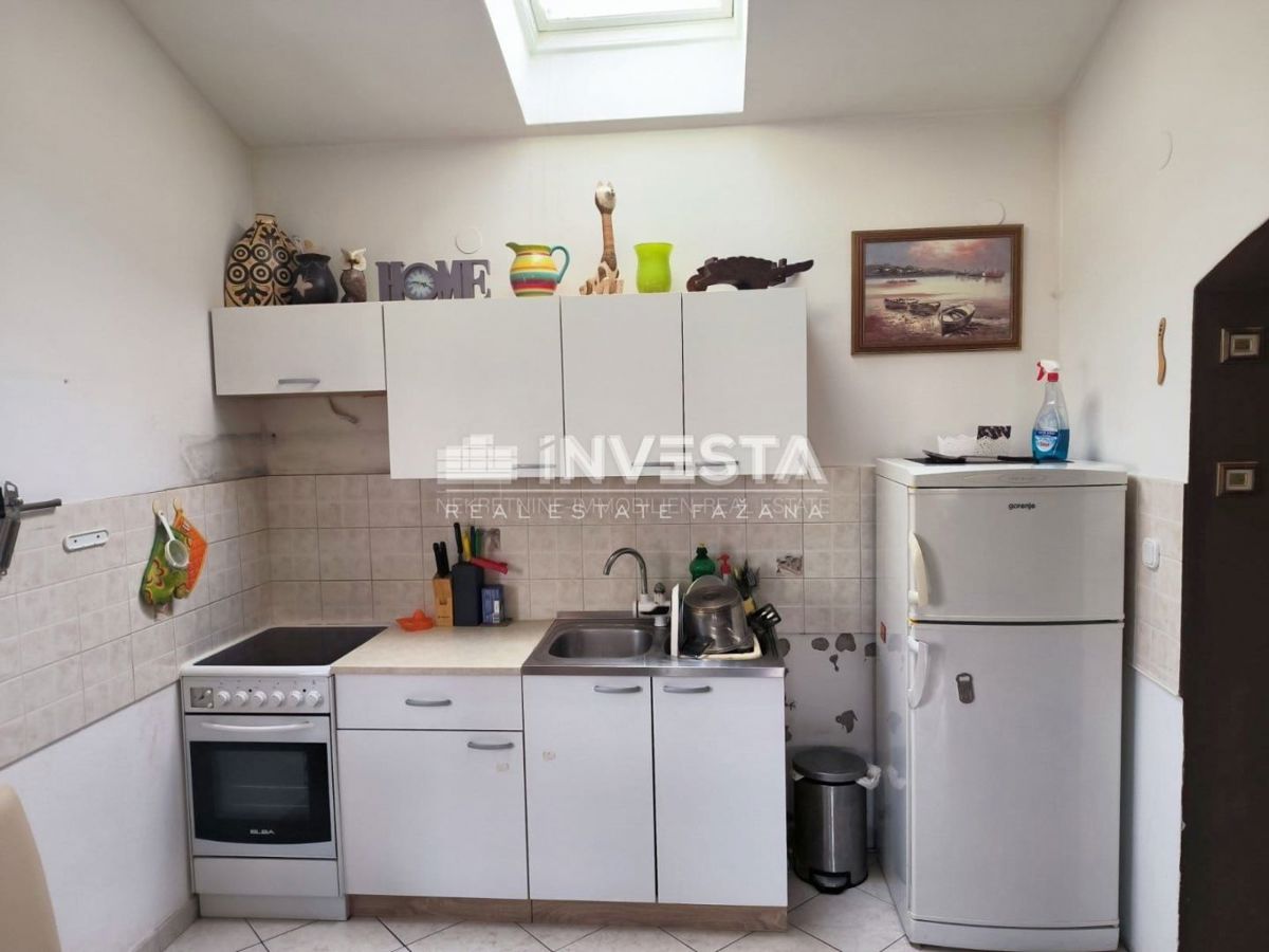 Parenzo, bilocale con vista mare, 60 m2