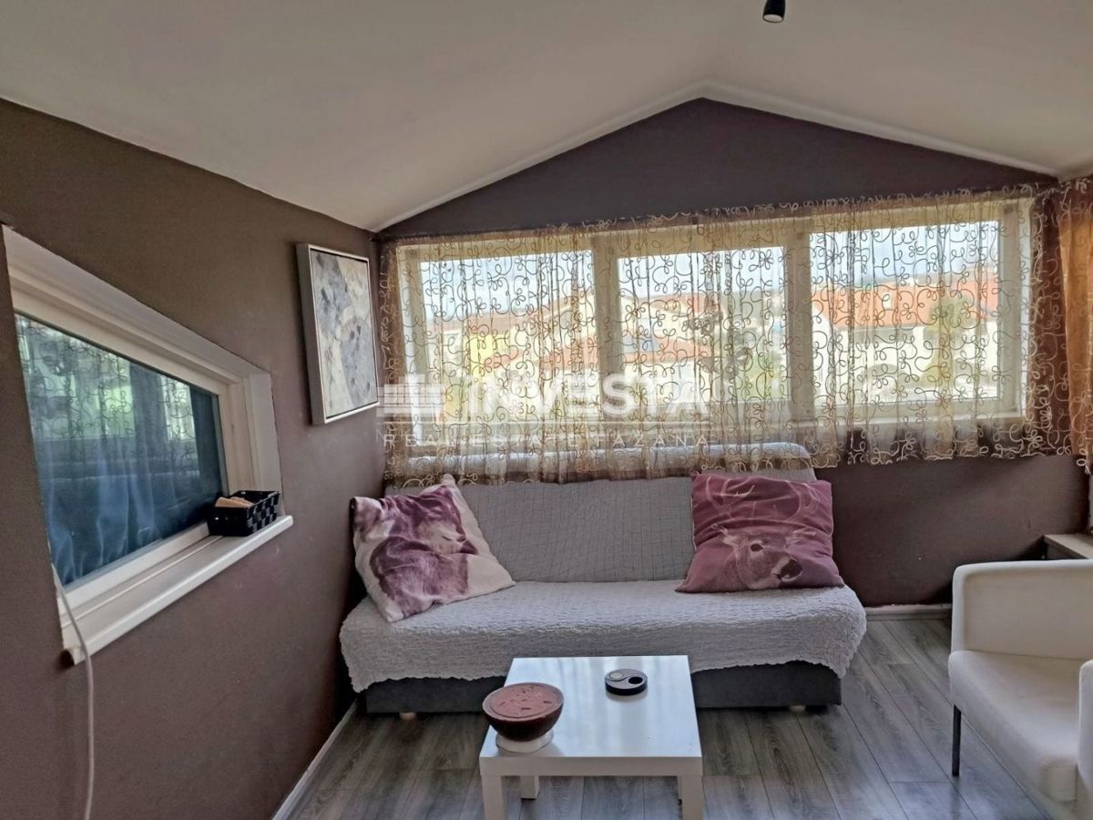 Parenzo, bilocale con vista mare, 60 m2