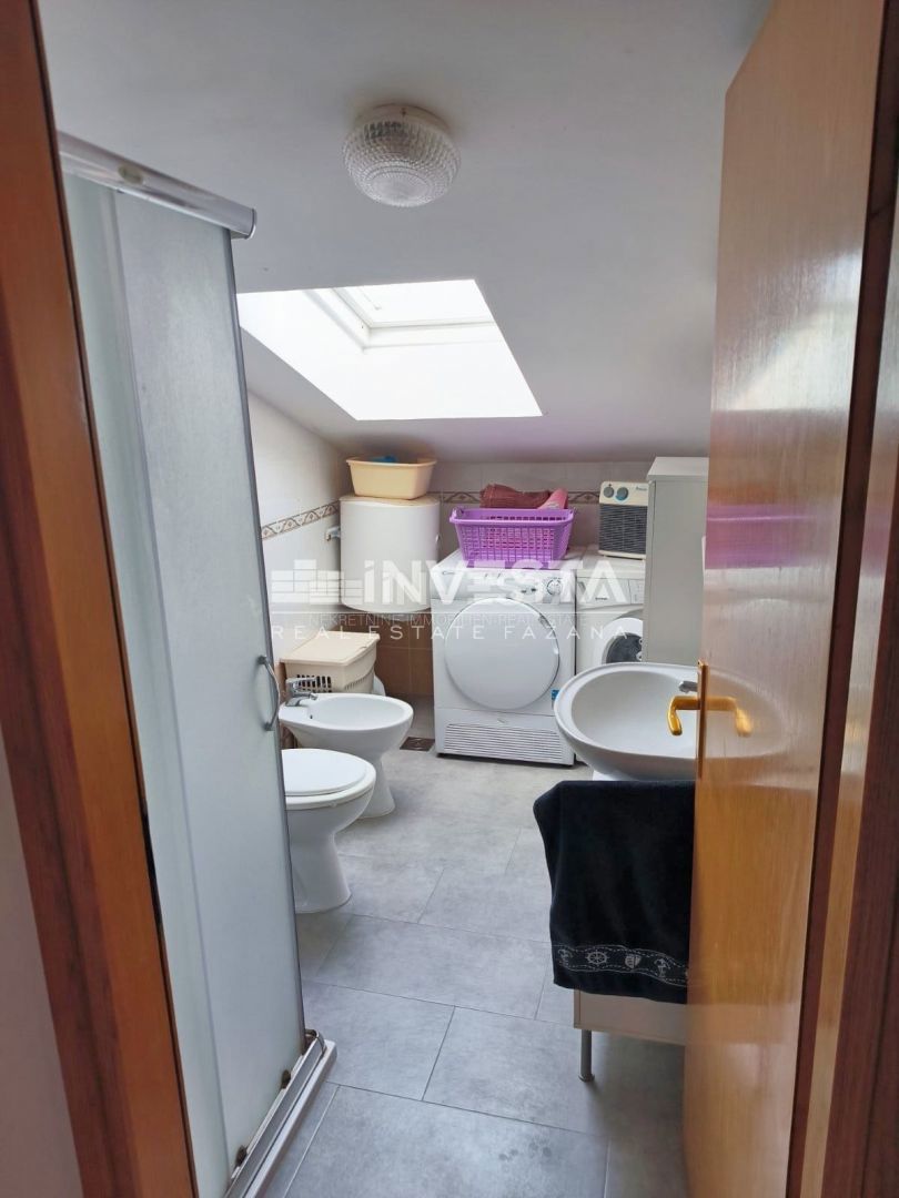 Parenzo, bilocale con vista mare, 60 m2