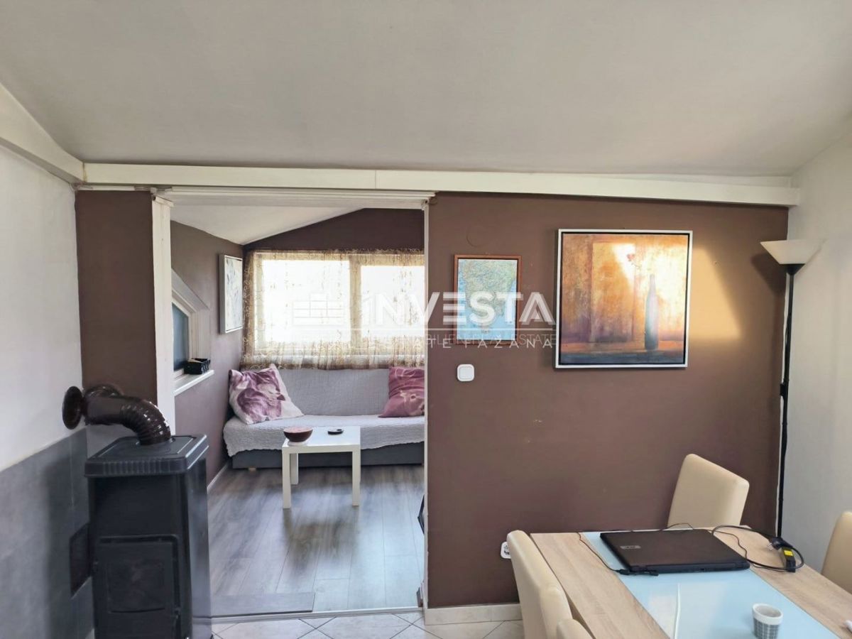 Parenzo, bilocale con vista mare, 60 m2