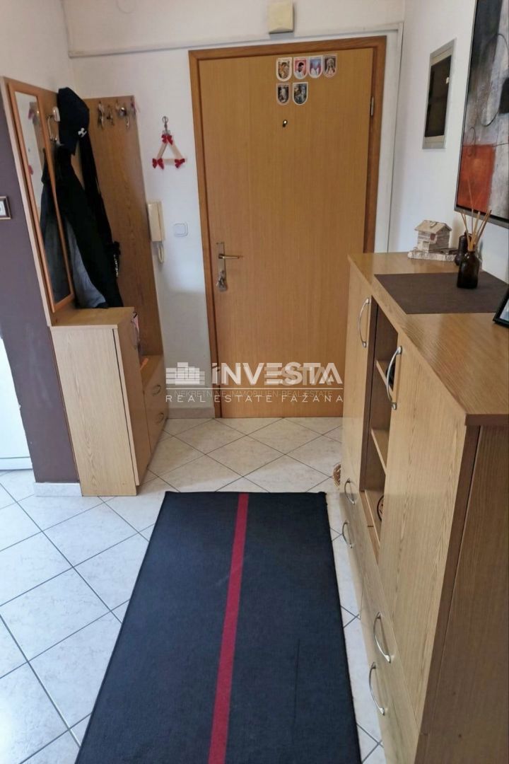Parenzo, bilocale con vista mare, 60 m2