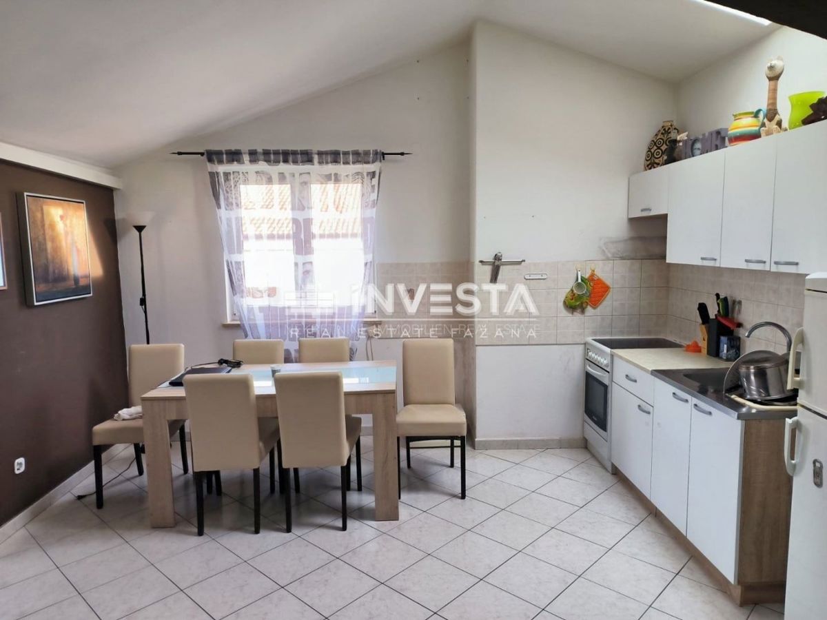 Parenzo, bilocale con vista mare, 60 m2