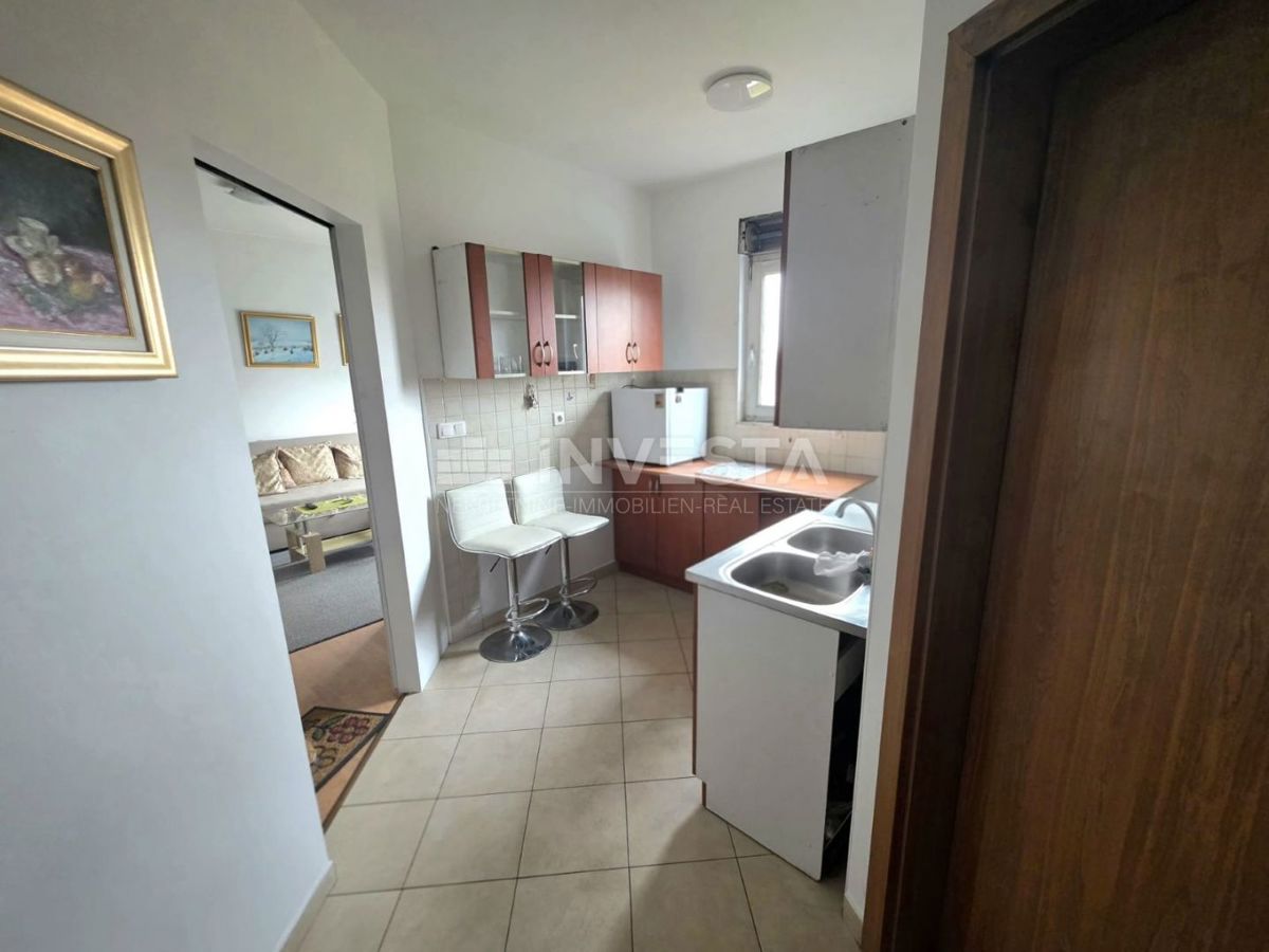 Appartamento con una camera da letto, terrazza e vista sul verde - 1,5 km dal mare