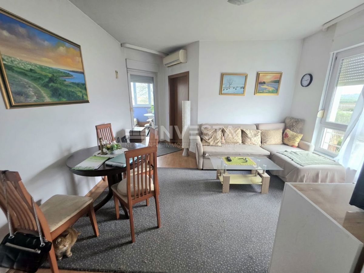 Appartamento con una camera da letto, terrazza e vista sul verde - 1,5 km dal mare