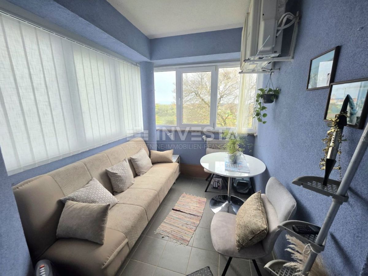 Appartamento con una camera da letto, terrazza e vista sul verde - 1,5 km dal mare