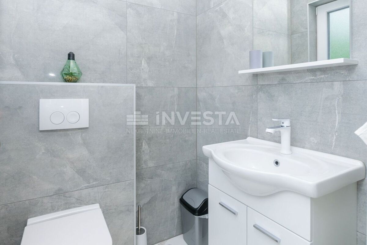 Villa moderna con piscina