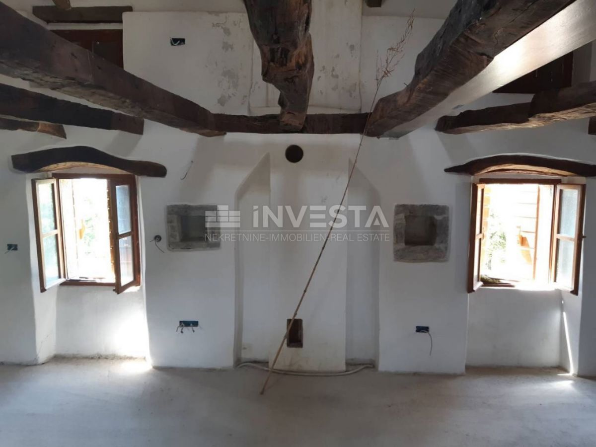 Casa istriana autoctona con vista sul mare e sulle colline