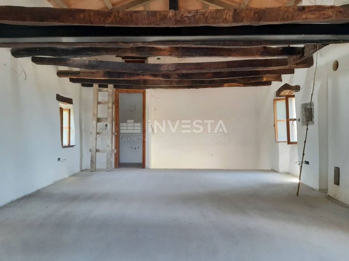 Casa istriana autoctona con vista sul mare e sulle colline