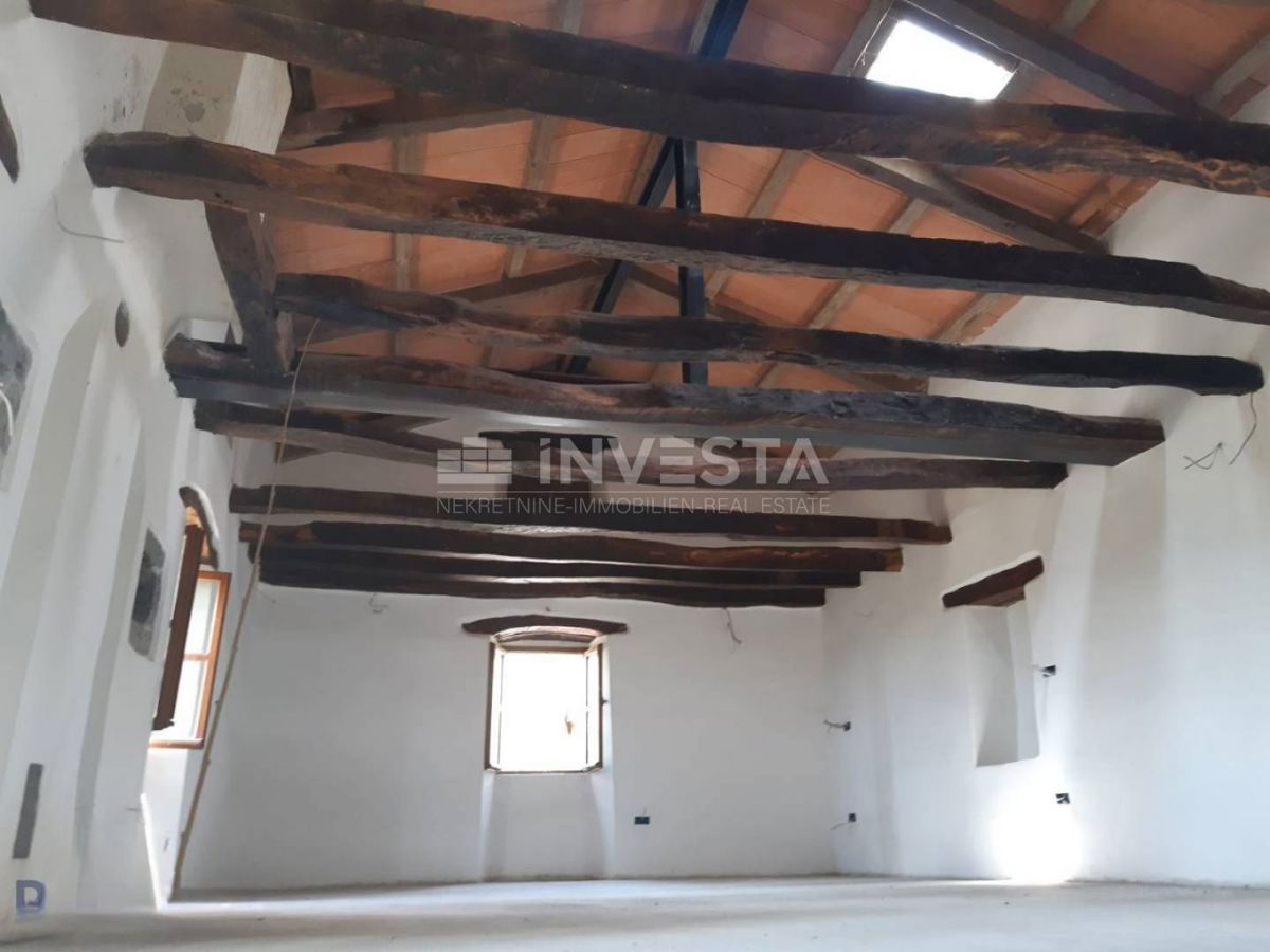 Casa istriana autoctona con vista sul mare e sulle colline