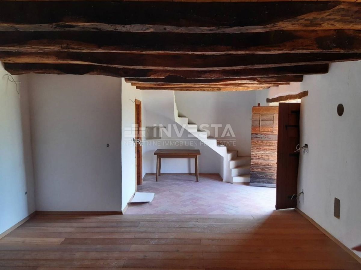 Casa istriana autoctona con vista sul mare e sulle colline