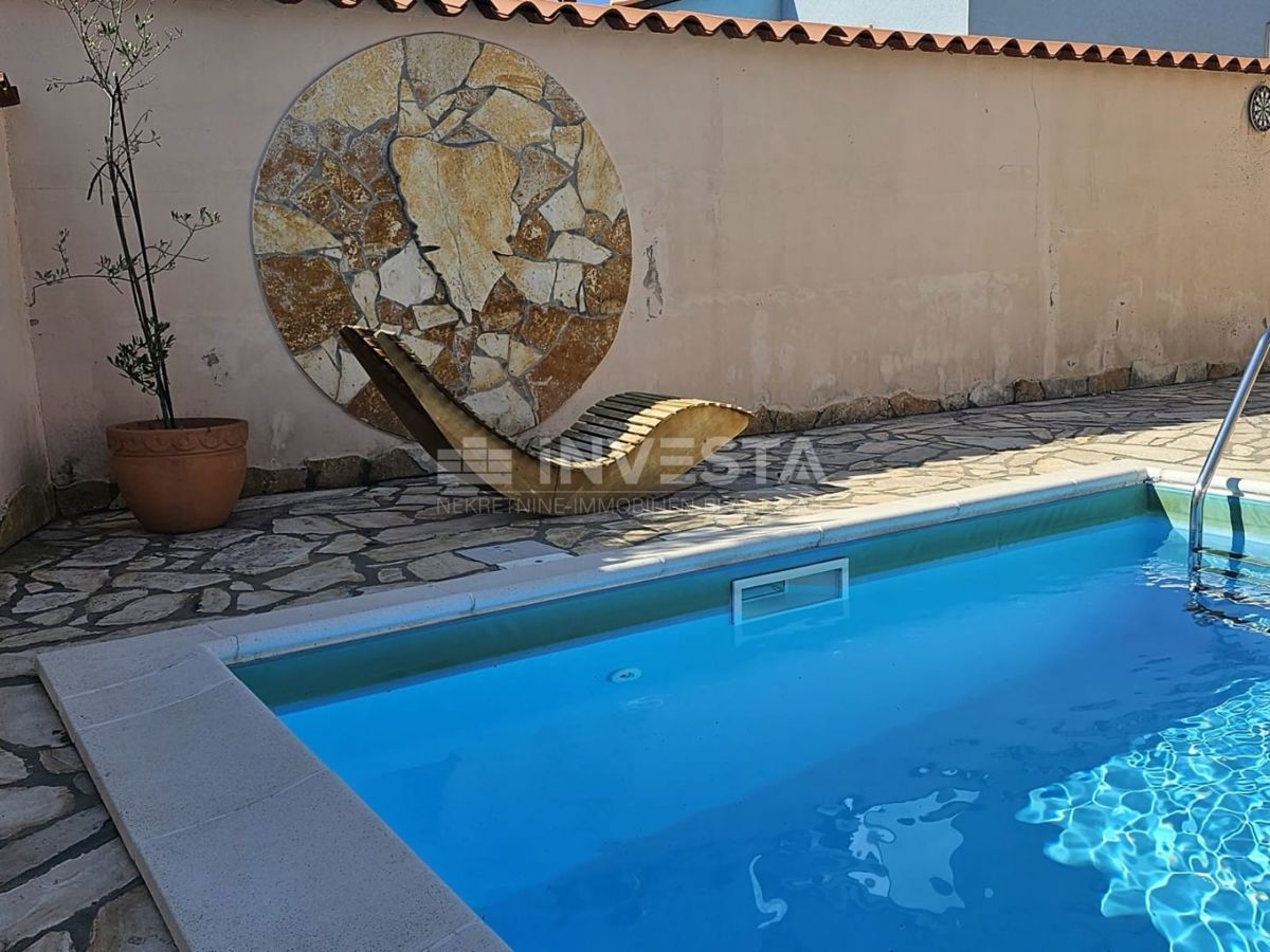 Barbariga, casa indipendente arredata con piscina e garage