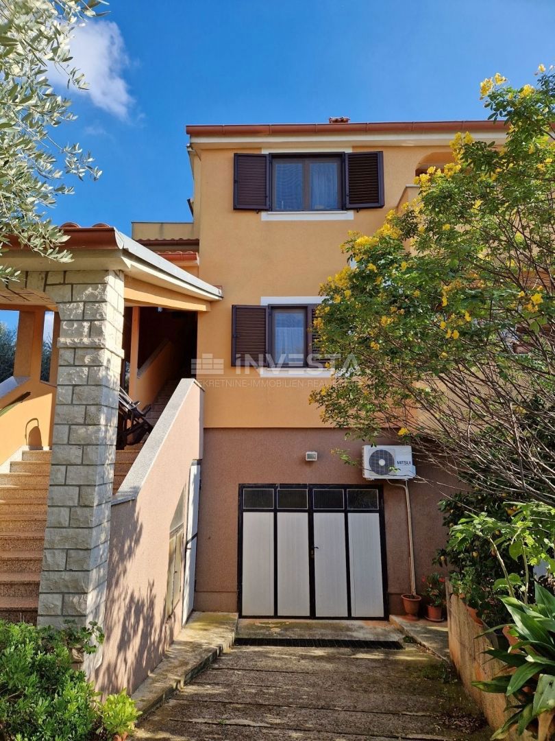 Pola, casa unifamiliare con 4 appartamenti e un ampio giardino