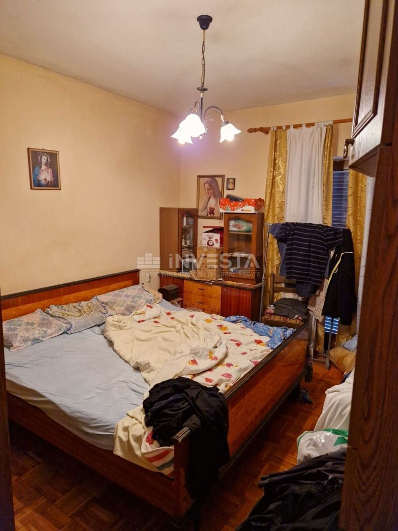 Pola, casa unifamiliare con 4 appartamenti e un ampio giardino