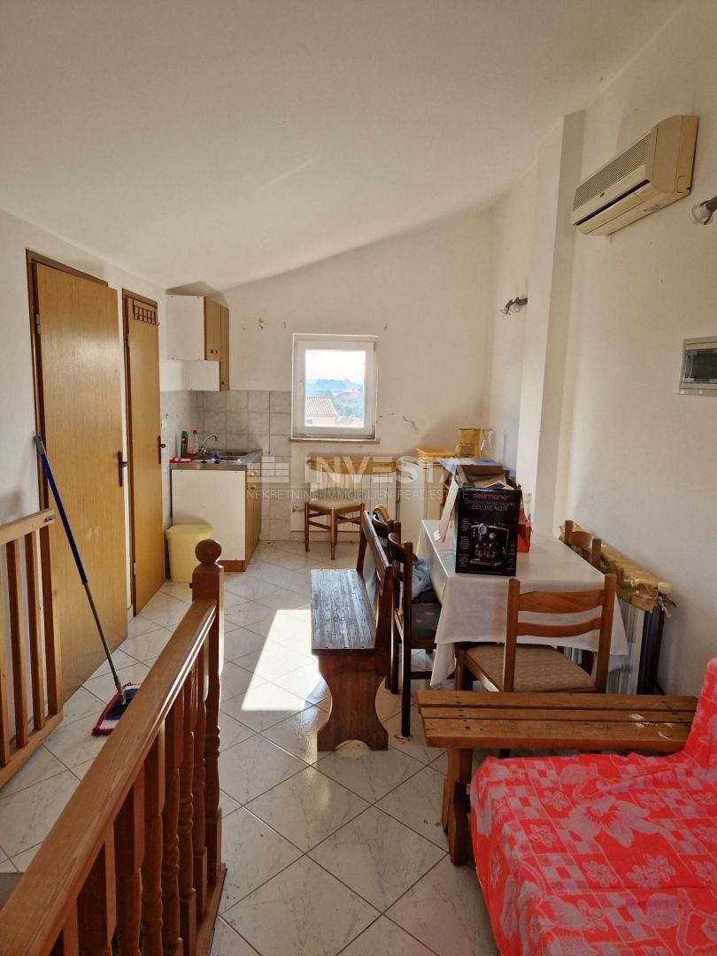 Pola, casa unifamiliare con 4 appartamenti e un ampio giardino