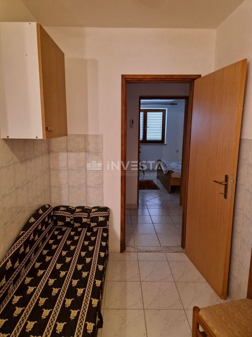Pola, casa unifamiliare con 4 appartamenti e un ampio giardino