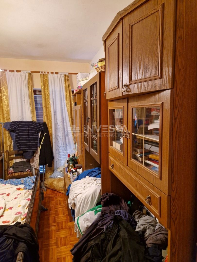 Pola, casa unifamiliare con 4 appartamenti e un ampio giardino