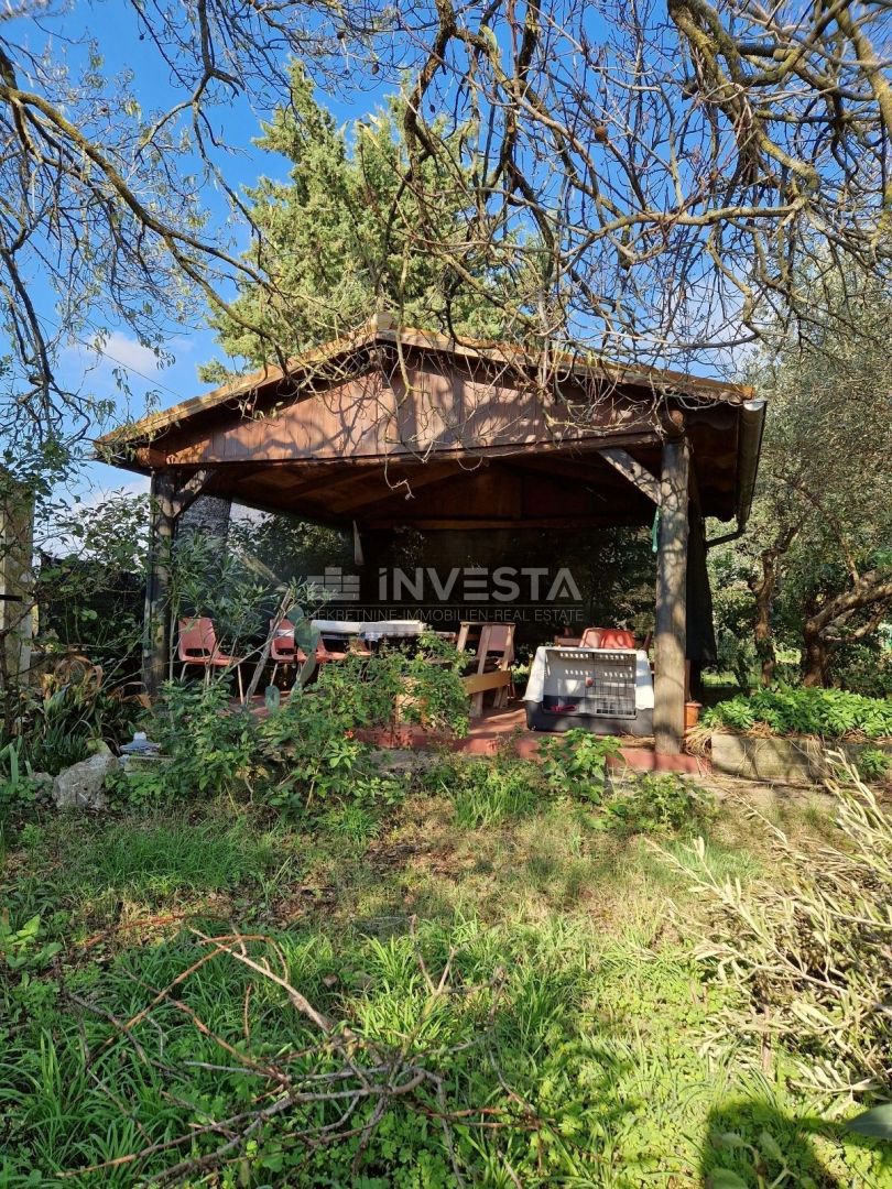 Pola, casa unifamiliare con 4 appartamenti e un ampio giardino
