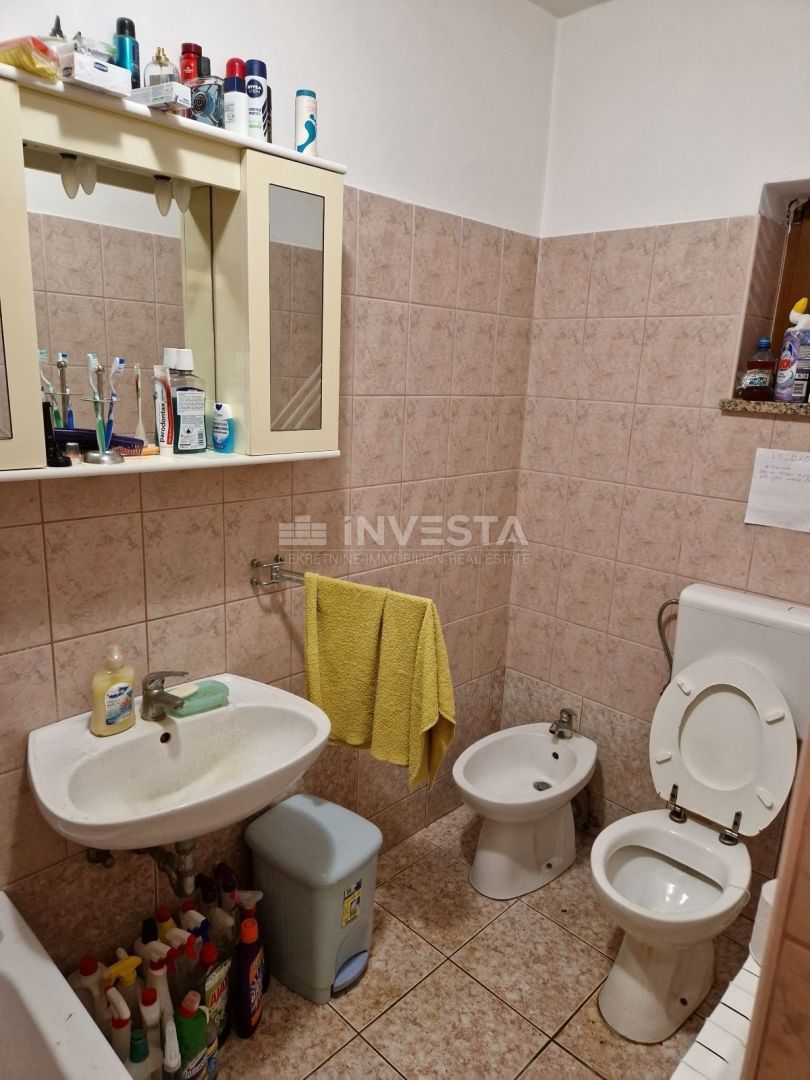 Pola, casa unifamiliare con 4 appartamenti e un ampio giardino