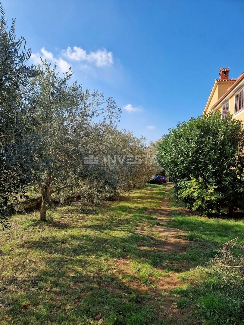Pola, casa unifamiliare con 4 appartamenti e un ampio giardino