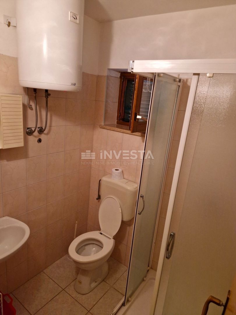 Pola, casa unifamiliare con 4 appartamenti e un ampio giardino