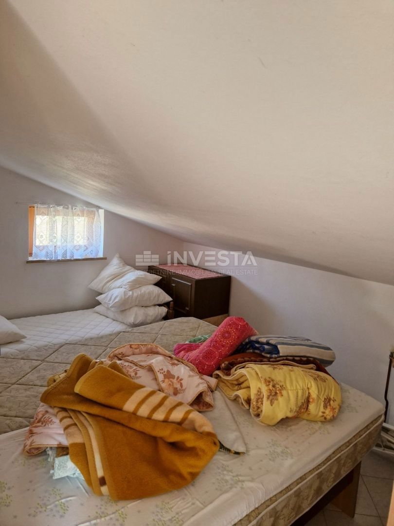 Pola, casa unifamiliare con 4 appartamenti e un ampio giardino