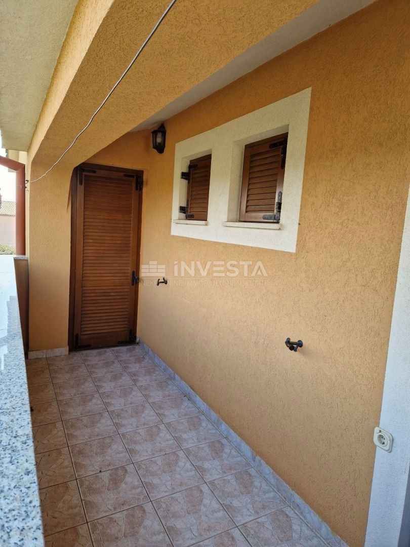 Pola, casa unifamiliare con 4 appartamenti e un ampio giardino