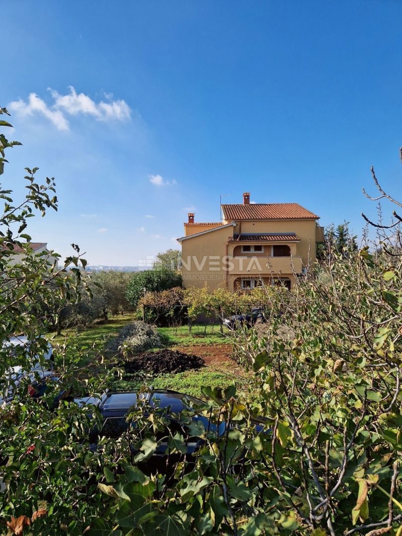 Pola, casa unifamiliare con 4 appartamenti e un ampio giardino