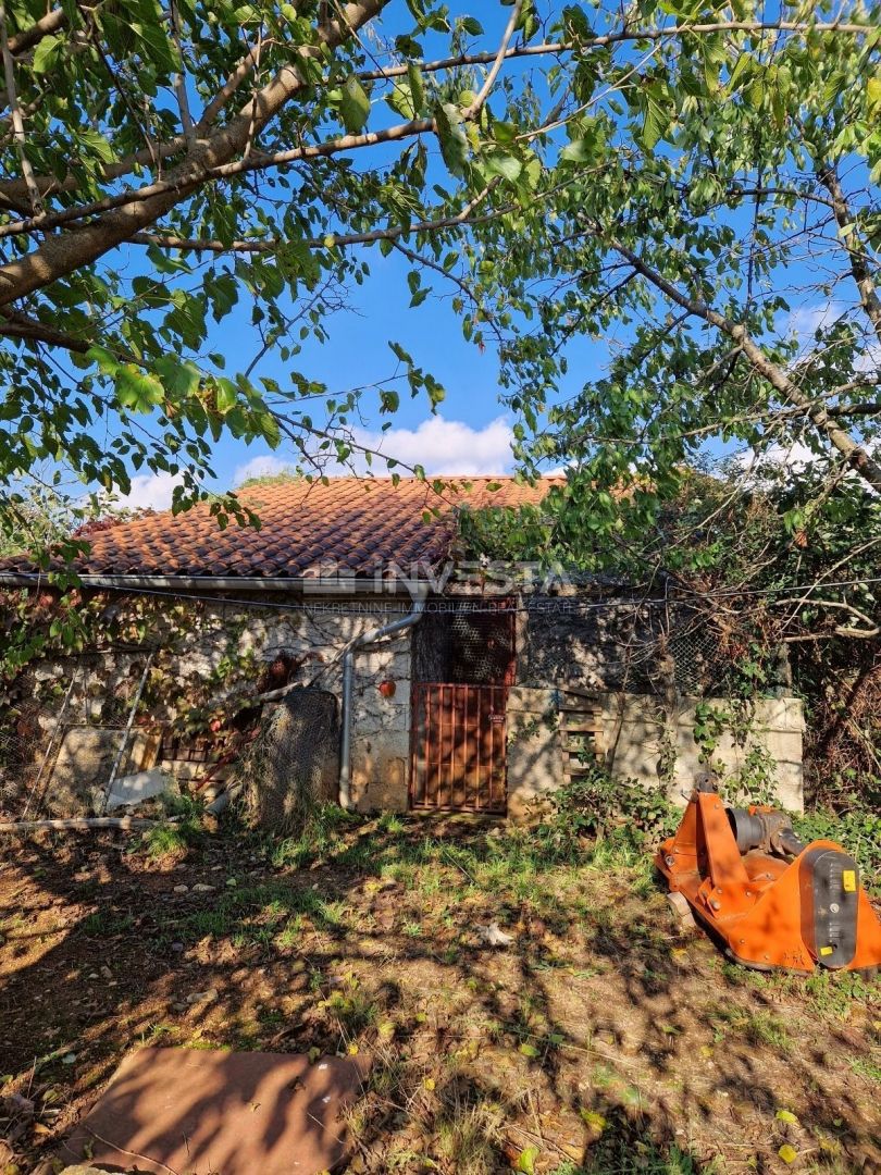 Pola, casa unifamiliare con 4 appartamenti e un ampio giardino