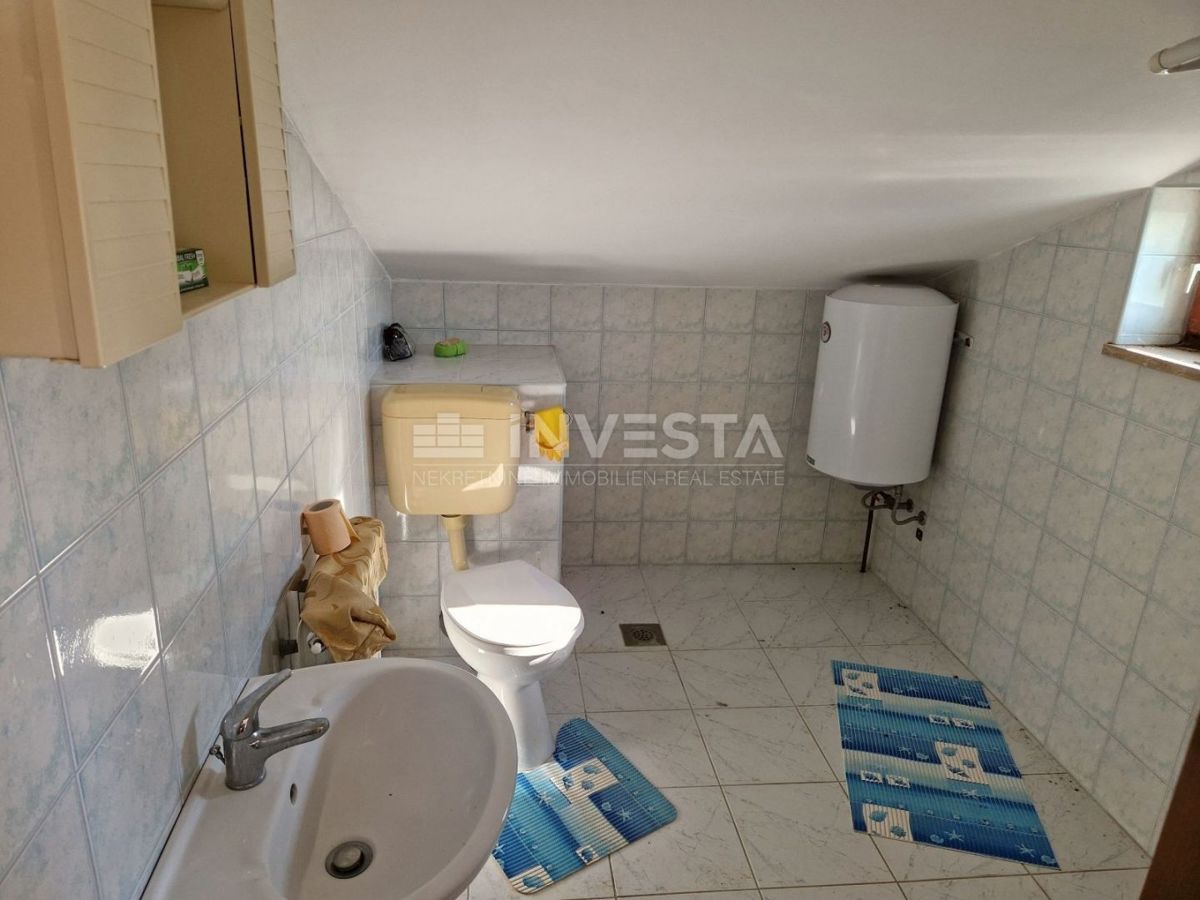 Pola, casa unifamiliare con 4 appartamenti e un ampio giardino