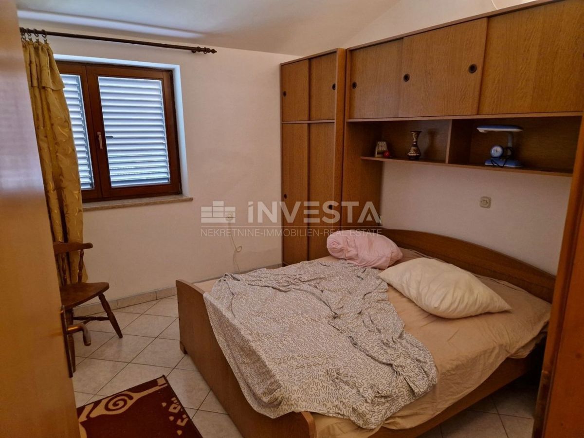 Pola, casa unifamiliare con 4 appartamenti e un ampio giardino