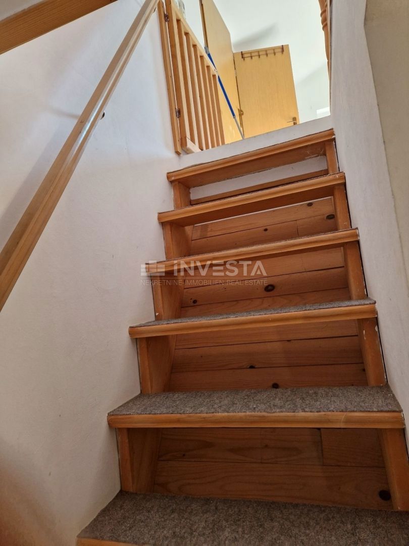 Pola, casa unifamiliare con 4 appartamenti e un ampio giardino