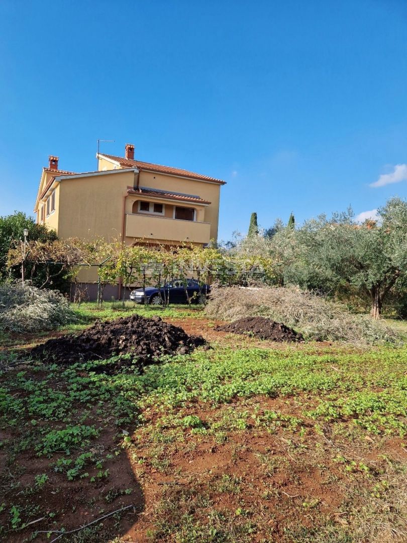 Pola, casa unifamiliare con 4 appartamenti e un ampio giardino