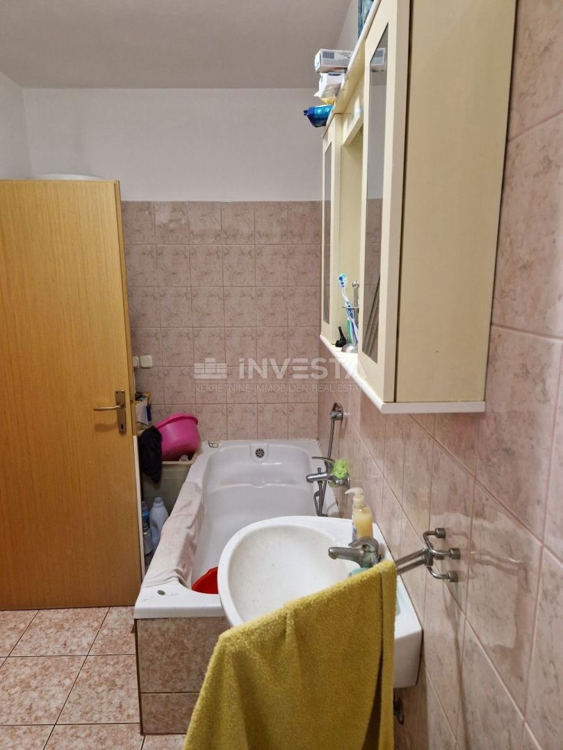 Pola, casa unifamiliare con 4 appartamenti e un ampio giardino