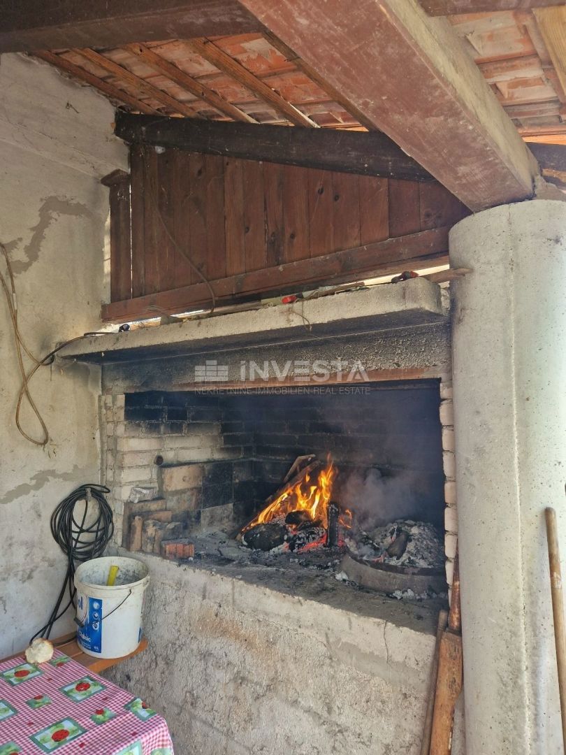 Pola, casa unifamiliare con 4 appartamenti e un ampio giardino