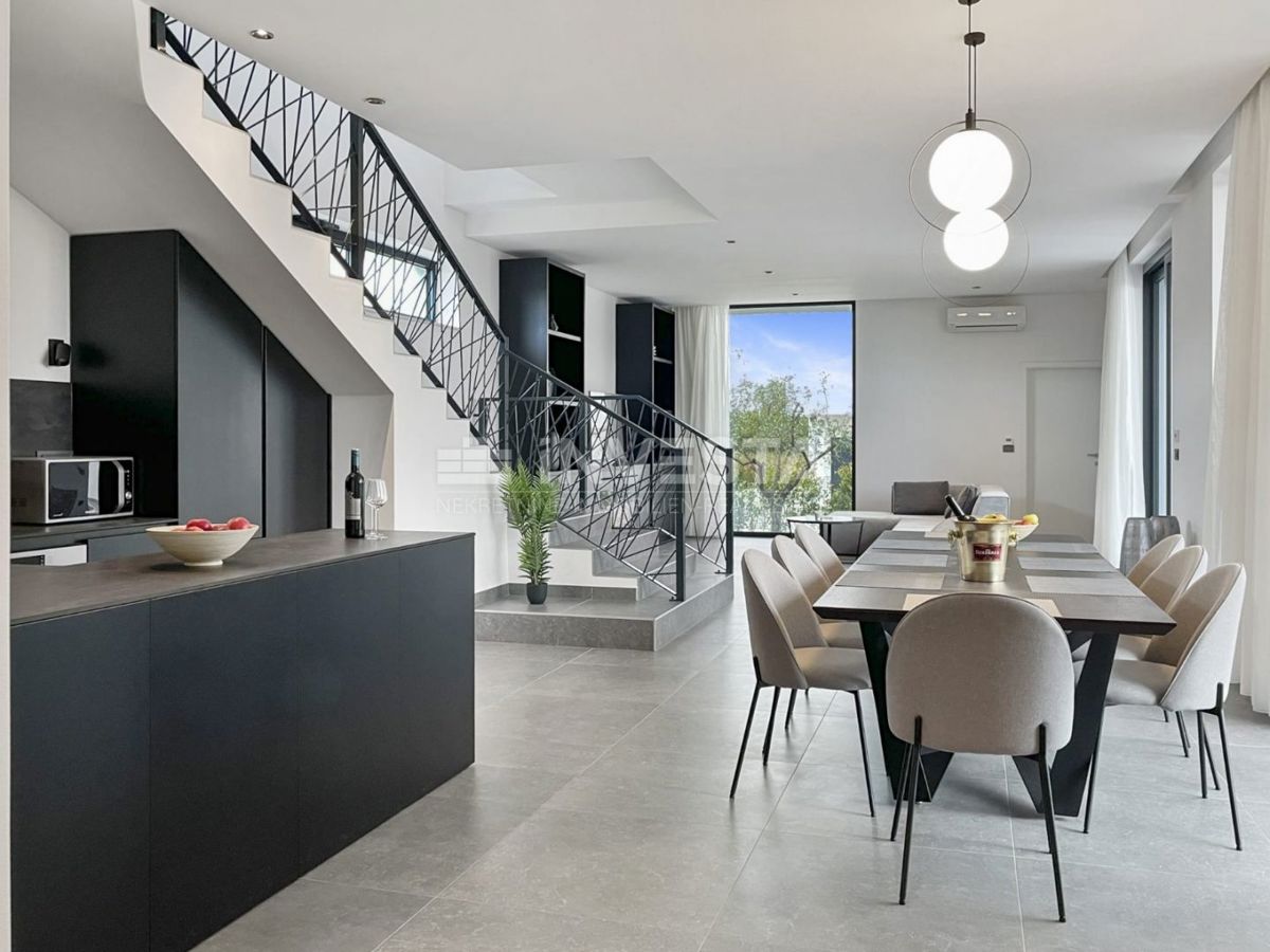 Poreč, dintorni, villa moderna 306m², vista mare