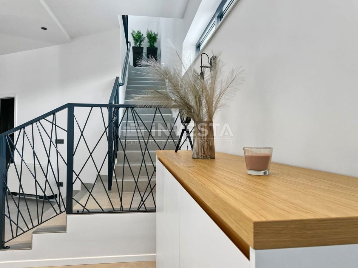 Poreč, dintorni, villa moderna 306m², vista mare