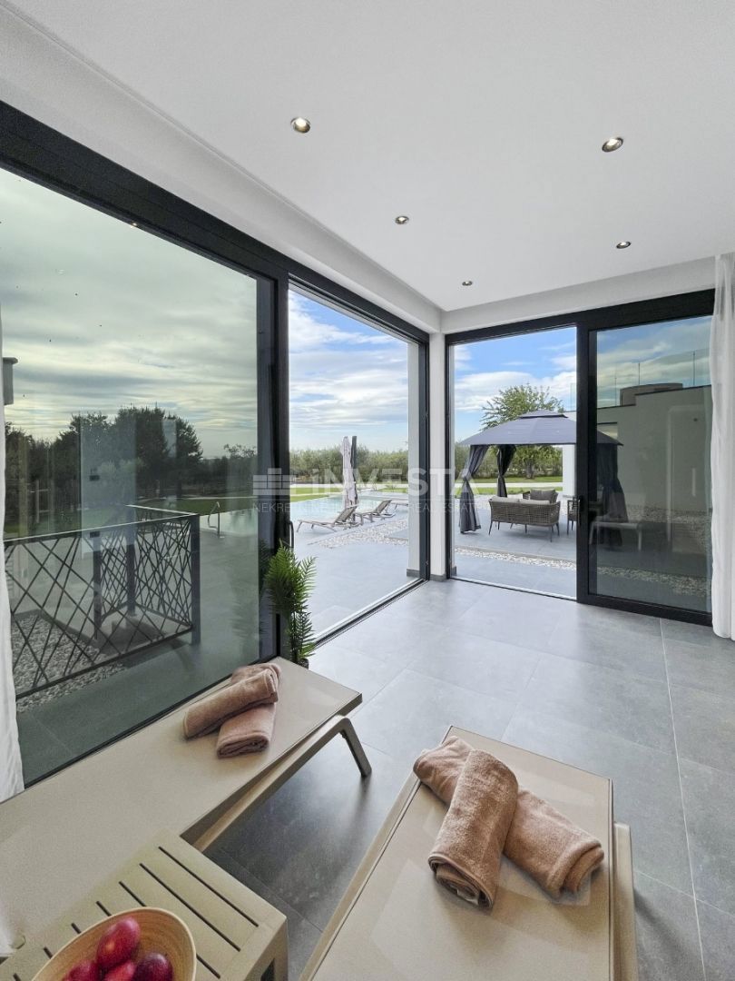 Poreč, dintorni, villa moderna 306m², vista mare