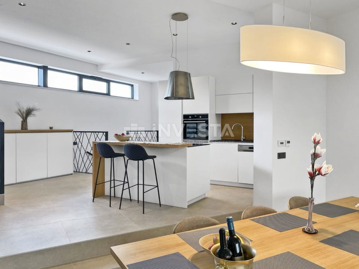 Poreč, dintorni, villa moderna 306m², vista mare