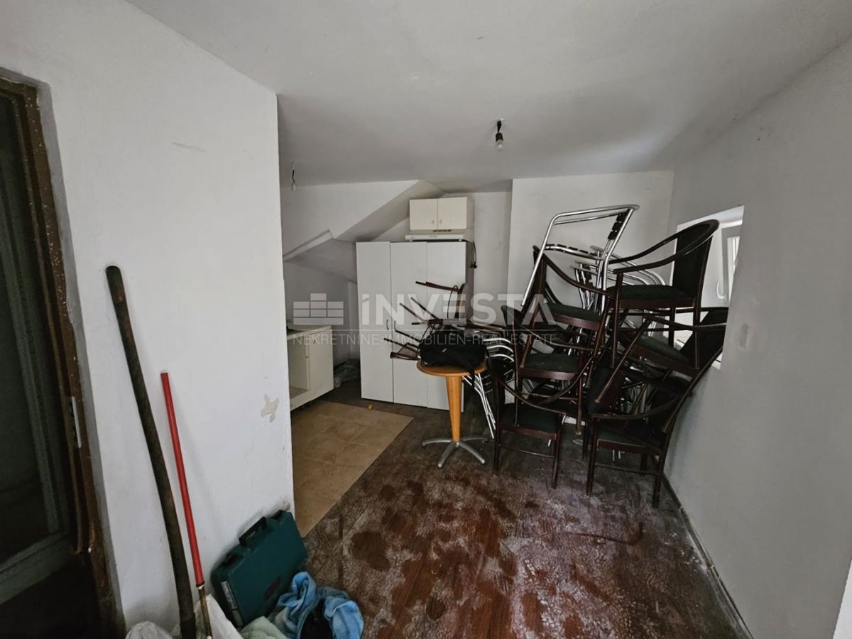 Centro di Medulin, casa in pietra parzialmente ristrutturata